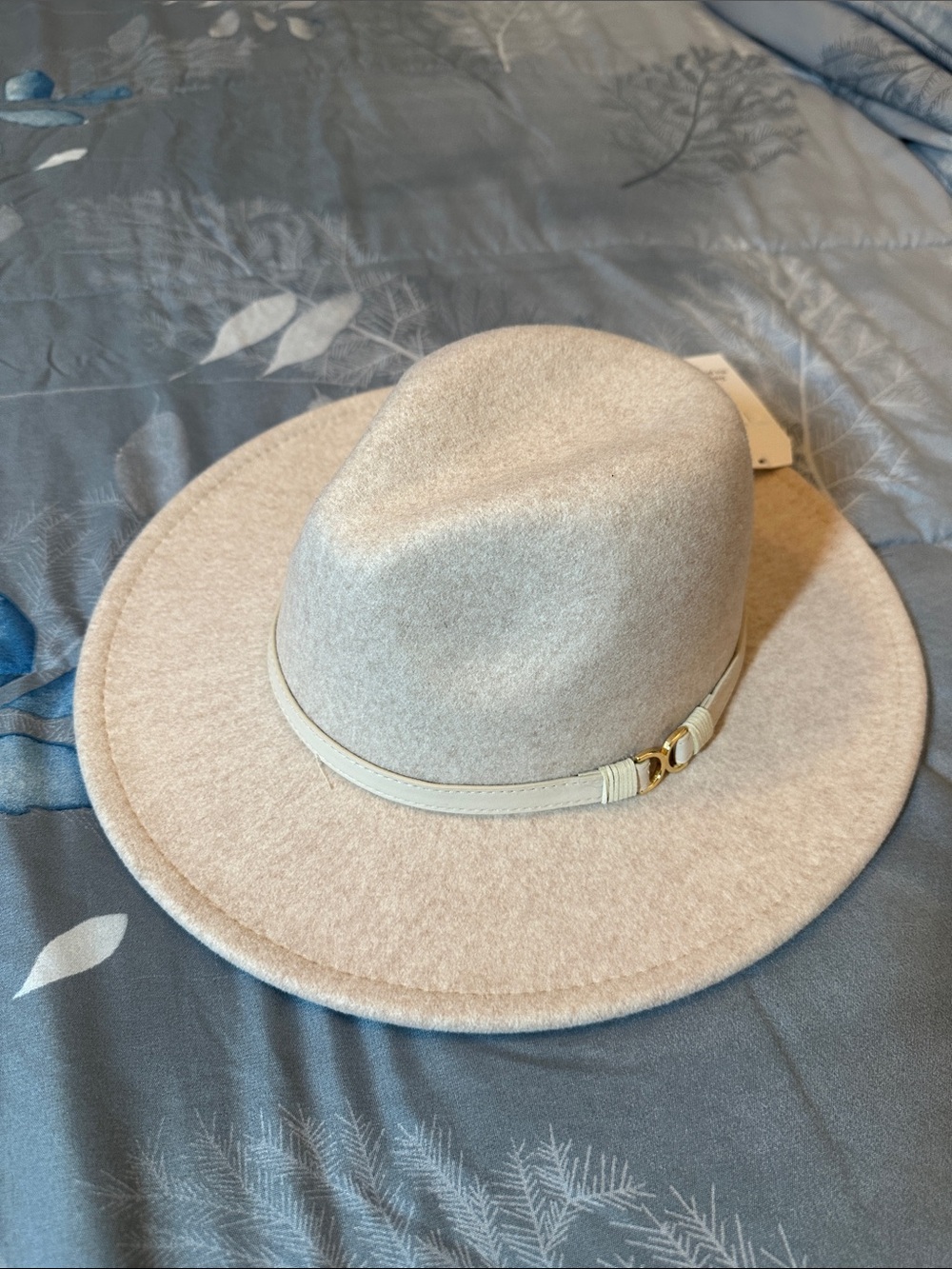 Time and Tru Light Beige Wide Brim Felt Fedora with Gold Accent